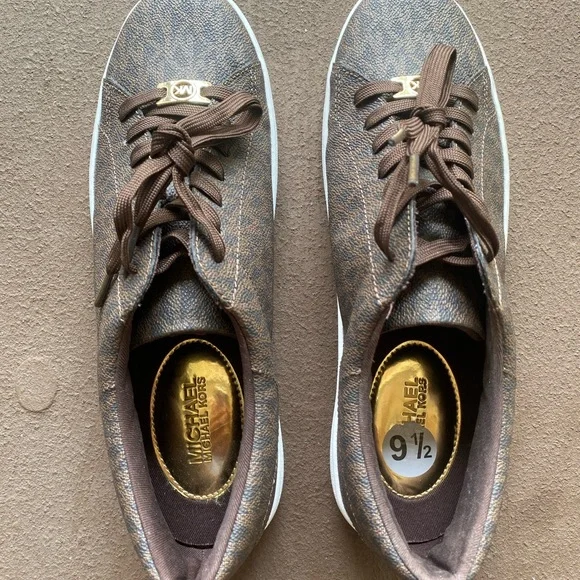 ✨BRAND NEW✨Michael Kors Women’s Brown Monogram Sneakers Size 9.5 - Picture 2 of 9